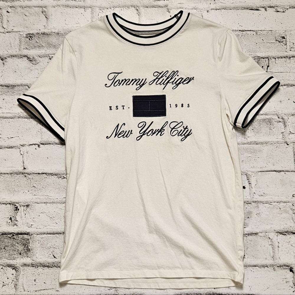Tommy Hilfiger Logo Tee White Script NYC Flag Regular Fit S - Picture 3 of 8